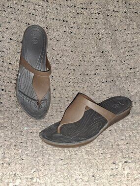 CROCS-Rio #16266 Brown Synthetic T-strap Style Thong-Flip Flops-Sz 8-Excellent